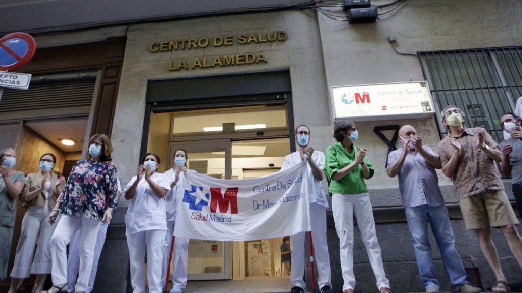 Protesta para reclamar que el Centro de Salud La Alameda se traslado a Prado, 30, en junio. Foto: Más Madrid