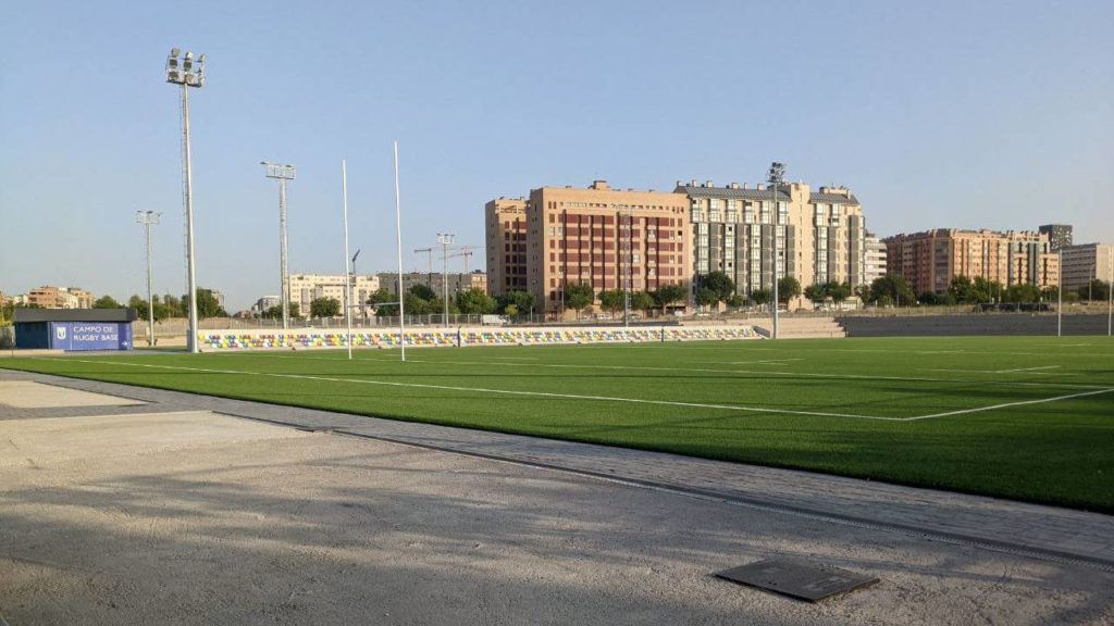 Imagen del nuevo campo de rugby "Las Leonas", cerrado y sin uso. Foto: Más Madrid