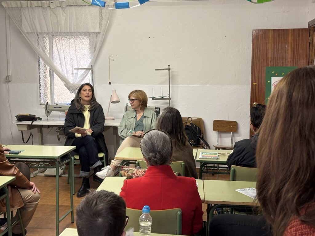 Manuela Bergetot e Isabel Ávila presentan en Parla el Comedor Universal Gratuito.