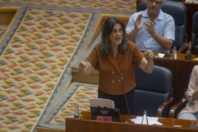 La portavoz de Más Madrid en la Asamblea, Manuela Bergerot, en la sesión de control en la Asamblea. Bruno Thevenin.